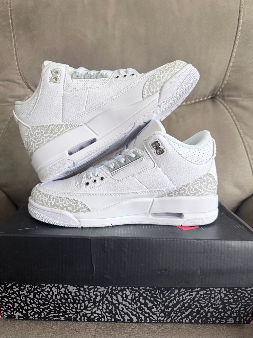 Nike White Low-Top Sneakers with Subtle Gray Accents